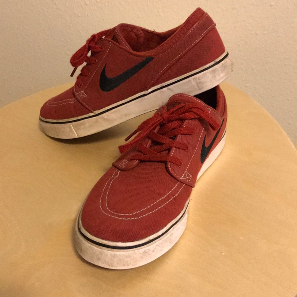 Nike SB Janoski’s in red